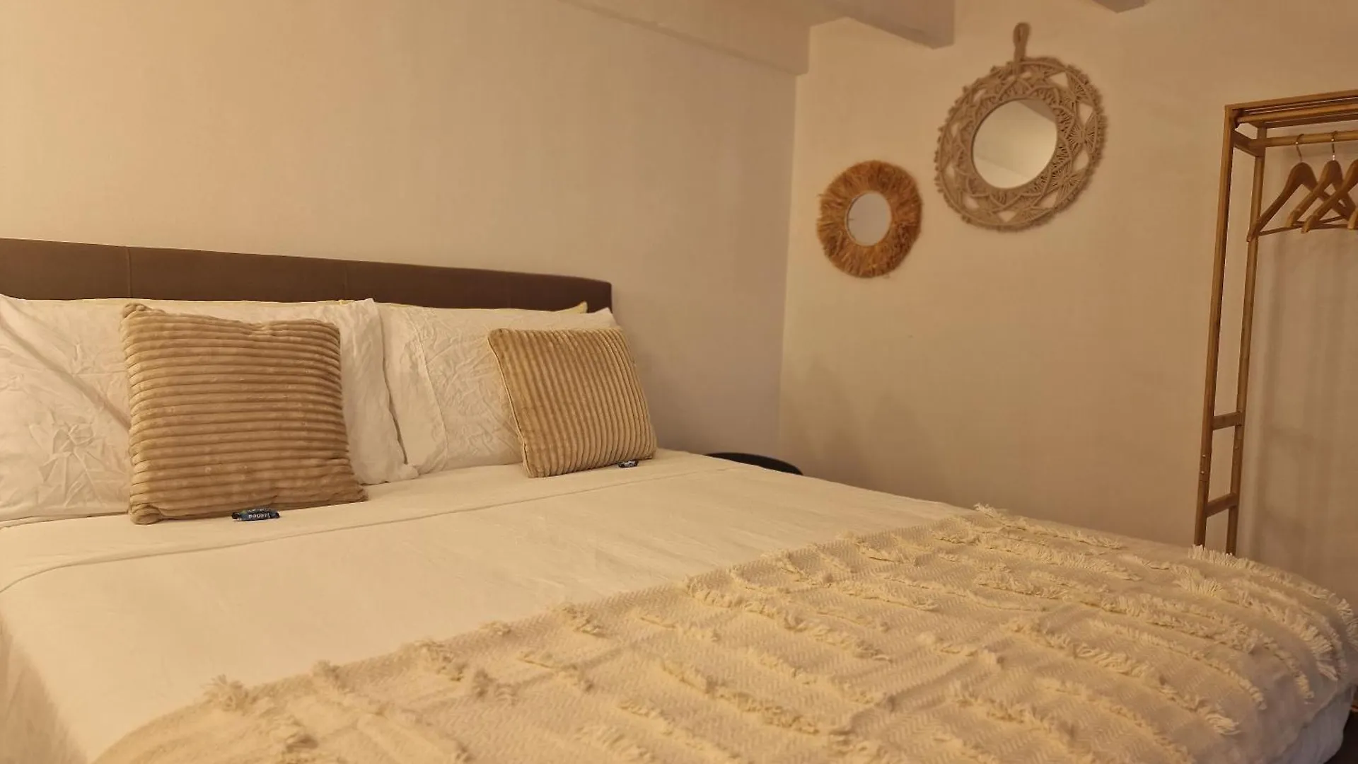 Regina Milano In Porta Romana 3 - Sky Tv, Wifi & Breakfast Box Apartment Milan