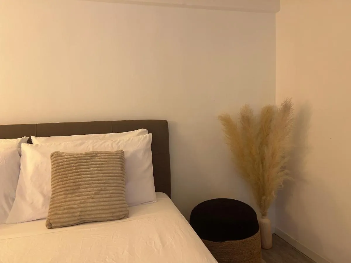 Regina Milano In Porta Romana 3 - Sky Tv, Wifi & Breakfast Box Apartment
