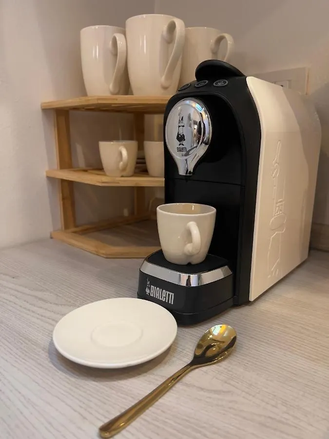 Regina Milano In Porta Romana 3 - Sky Tv, Wifi & Breakfast Box Apartment