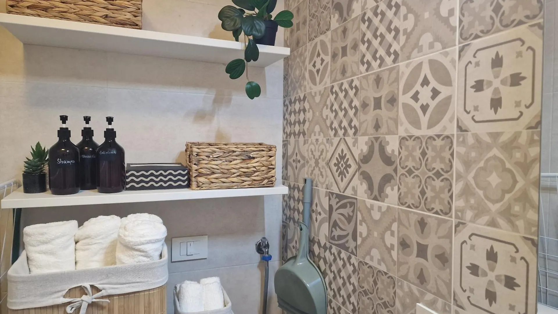 Regina Milano In Porta Romana 3 - Sky Tv, Wifi & Breakfast Box Apartment  Milan